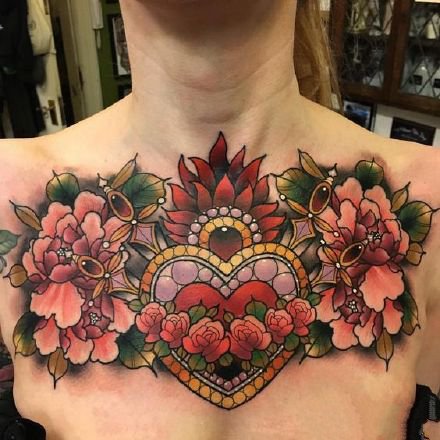 胸部花卉纹身 oldschool风格的9组花胸纹身图案
