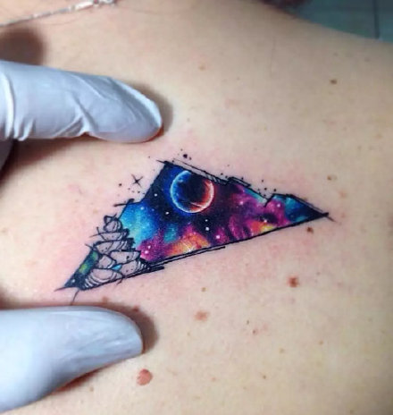 星空纹身 23组梦幻感觉的星空纹身图案