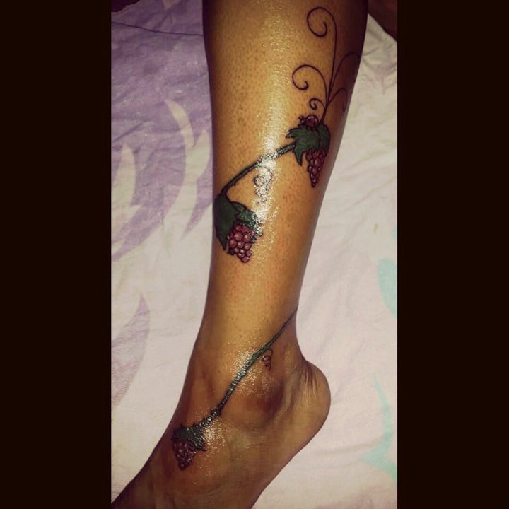 藤蔓纹身图案 千姿百态的黑灰或彩色的藤蔓纹身图案