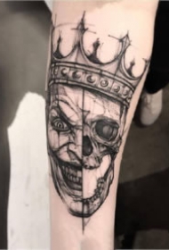 点线风格的9张暗黑灰纹身图案