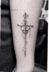 小剑纹身 黑灰色的一组9张小剑纹身图案