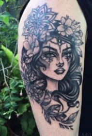 曼陀罗女人纹身 9款女郎和曼陀罗搭配的纹身图案