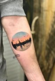 圆形风景纹身 小臂上的一组圆图形里的小风景纹身图案
