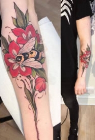 newschool小臂纹身 好看的9张school手部的彩色纹身图