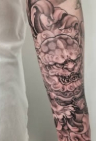 纹身新传统图片 新传统风格的一组包臂唐狮等纹身图片