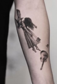 欧美的一组黑灰小纹身图片欣赏