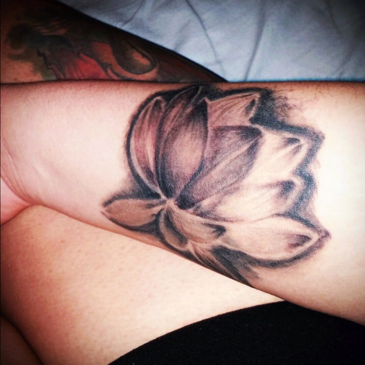 莲花纹身图案 10款多种风格的莲花纹身图案