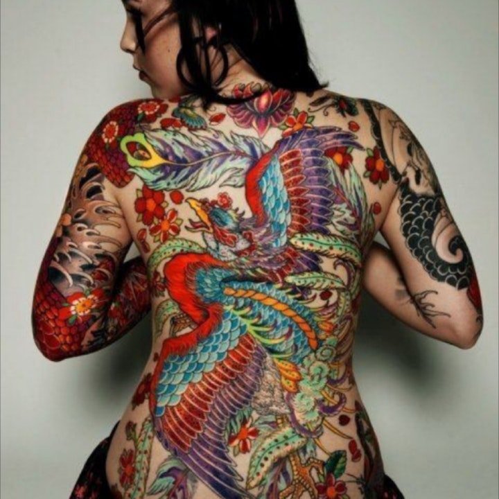 女背部纹身图 漂亮唯美的女生背部纹身图案