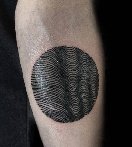 黑色线条组成的一组几何纹身图片