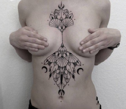 女性的一组黑灰色梵花纹身图欣赏