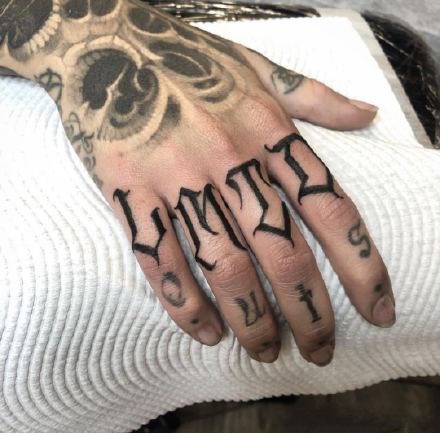 花体字纹身图 18款酷炫的花体字纹身图案