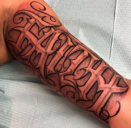 花体字纹身图 18款酷炫的花体字纹身图案