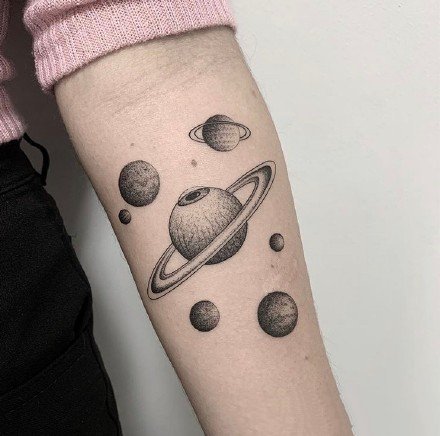 黑灰小图 13张黑灰色的个性小纹身图片