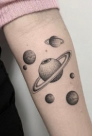 黑灰小图 13张黑灰色的个性小纹身图片