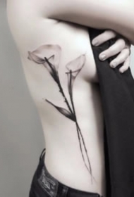 女性小纹身 适合女生的超简约水墨花纹身图案