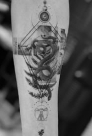 几何线条纹身 18张几何线条组成的简约纹身图片