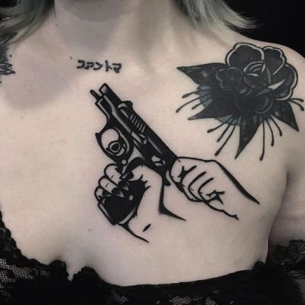 小手枪纹身 小黑色的9张手枪纹身图案欣赏