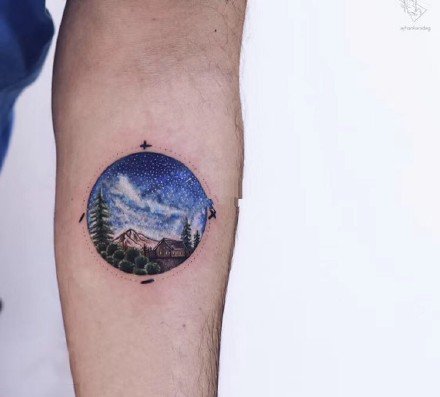 极简风格的9张创意唯美小纹身图案