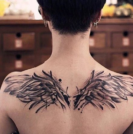 男性翅膀纹身 9款适合男性的成对翅膀纹身图案