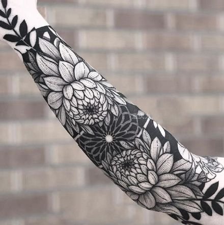 好看的一组黑灰色包小臂梵花纹身图案