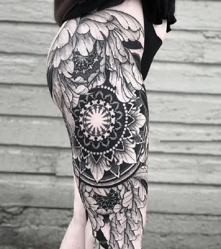 好看的一组黑灰色包小臂梵花纹身图案