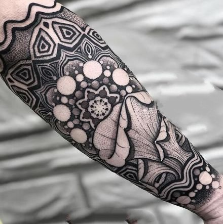 好看的一组黑灰色包小臂梵花纹身图案