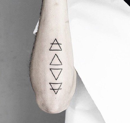 极简风格的一组创意几何线条纹身图案