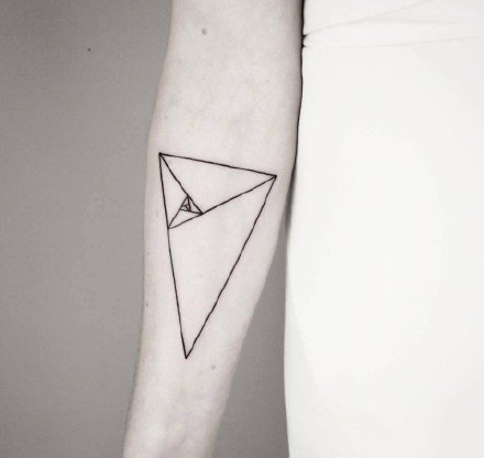 极简风格的一组创意几何线条纹身图案