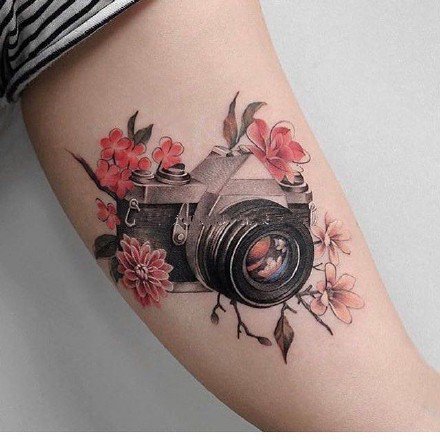 很好看的9组照相机纹身图案分享
