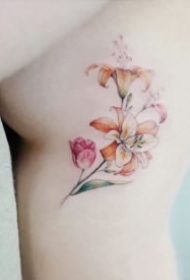 女生小色彩纹身 适合女生的9张唯美小清新纹身图片