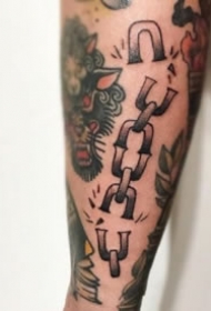 铁链纹身：9张铁链主题的小纹身图片