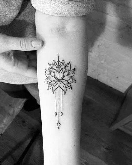 9张小清新的黑灰色小臂手腕梵花纹身图案