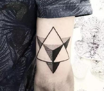 几何纹身：27款几何图形主题的纹身图案和手稿