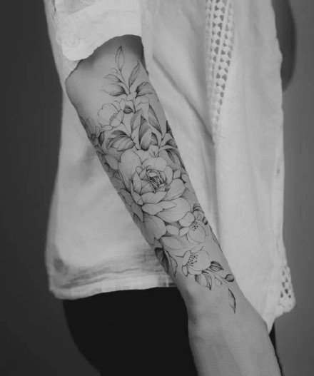 适合女神小臂的素花纹身图片9张