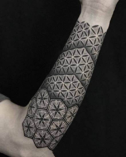 小臂梵花纹身：小臂位置的9张点刺梵花纹身图案