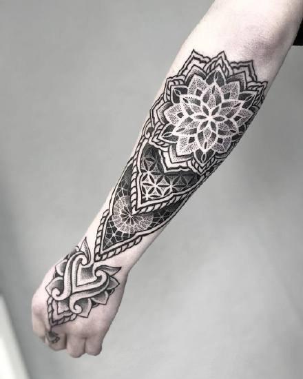 小臂梵花纹身：小臂位置的9张点刺梵花纹身图案