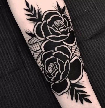 黑玫瑰纹身 9款小清新的黑色玫瑰花纹身图案
