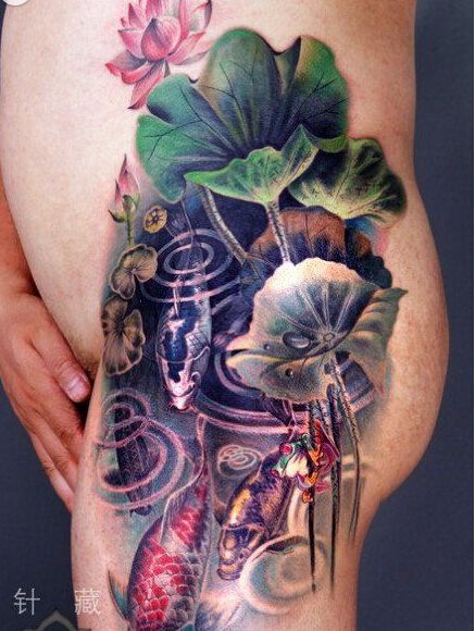 炫彩鲤鱼臀部纹身