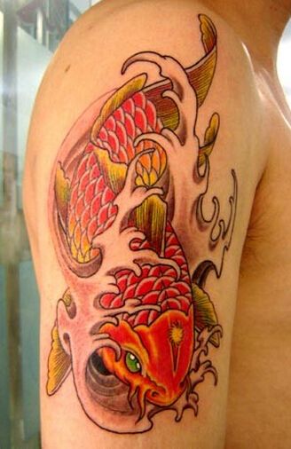 许愿红鲤鱼手臂刺青
