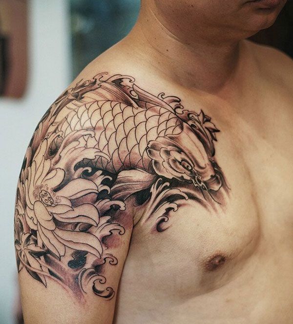 男人半甲刺青鲤鱼胳膊纹身图案
