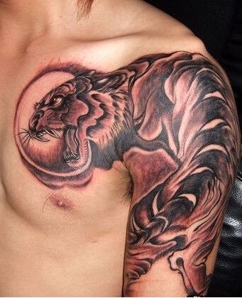 胸部霸气下山虎纹身图案