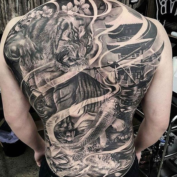 饿虎捕鱼，满背写实风格老虎创意纹身