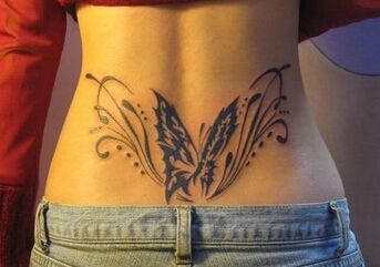 花藤蝴蝶腰部纹身
