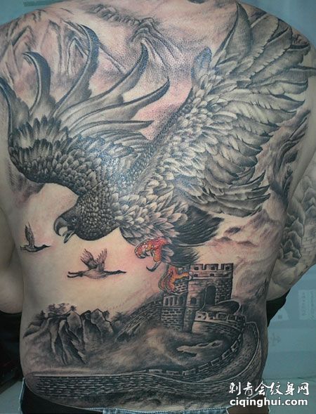 满背传统大鹏鸟纹身图案