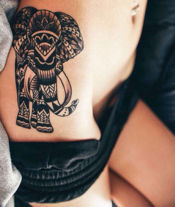 女人性感腰部黑色大象图腾纹身图案