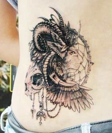 腰侧的狮子头捕梦网纹身图案