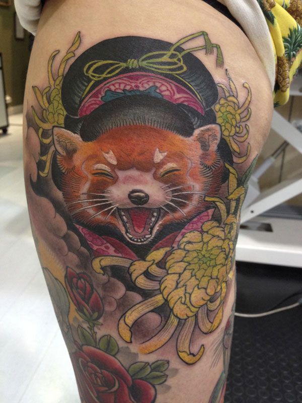 大腿上的狐狸菊花纹身图案