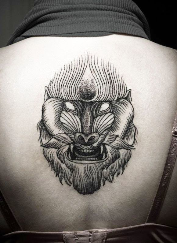 后背上的线条狮子纹身图案