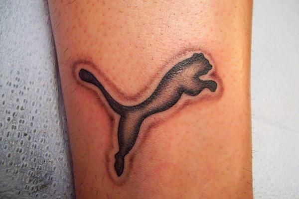 小臂上的狮子符号纹身图案