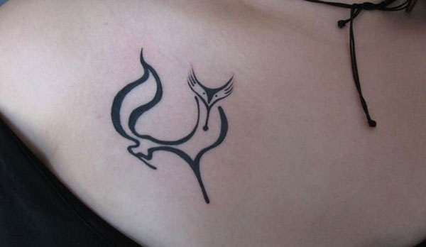 胸前的狐狸图腾纹身图案